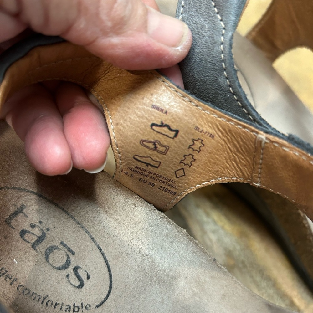Taos Footwear Gray Leather T-Strap Sandals - Picture 9 of 12
